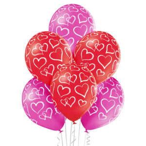 czerwone i różowe balony w serduszka
