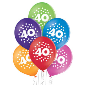 kolorowe balony z białym nadrukiem liczby 40