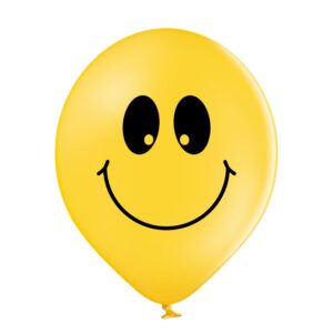 żółty balon z czarnym nadrukiem uśmiechu emoji