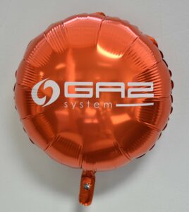 pomarańczowy balon foliowy z białym logo Gaz-System