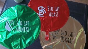 balony foliowe z nadrukami klubów sportowych i życzeniami