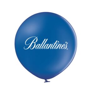 niebieski balon gigant z białym nadrukiem ballantines