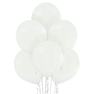 bukiet białych balonów lateksowych